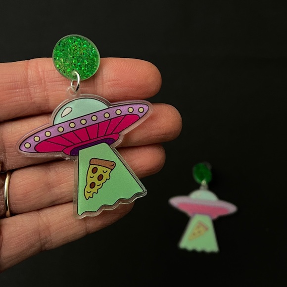 Jewelry - UFO Beaming Up a Slice of Pizza